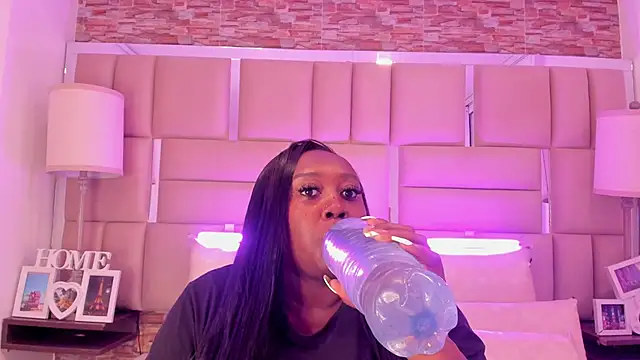 Snapshot of ShaniaBrownn chatting on January 7, 2026, 7:49 pm ShaniaBrownn online show from January 7, 2026, 7:49 pm