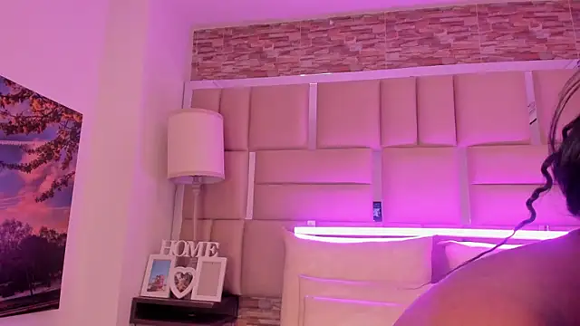 Snapshot of ShaniaBrownn chatting on February 19, 2026, 7:43 pm ShaniaBrownn online show from February 19, 2026, 7:43 pm