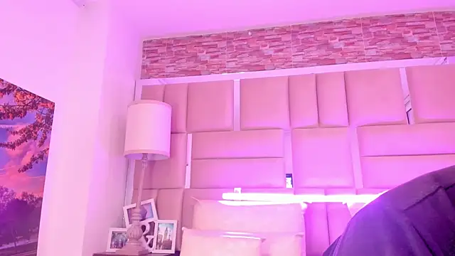 ShaniaBrownn online show from March 18, 2026, 7:39 pm