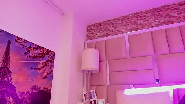 ShaniaBrownn online show from April 12, 2026, 7:52 pm