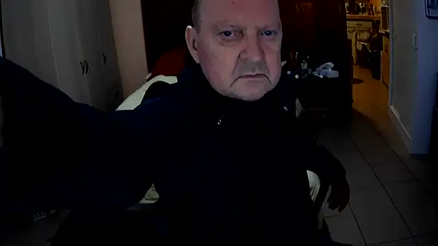 passifsoumis1963 online show from November 9, 2025, 7:01 pm