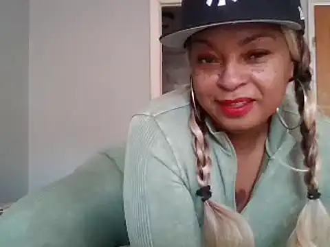 Snapshot of MSweetLindaParks chatting on December 12, 2024, 1:39 pm MSweetLindaParks online show from December 12, 2024, 1:39 pm