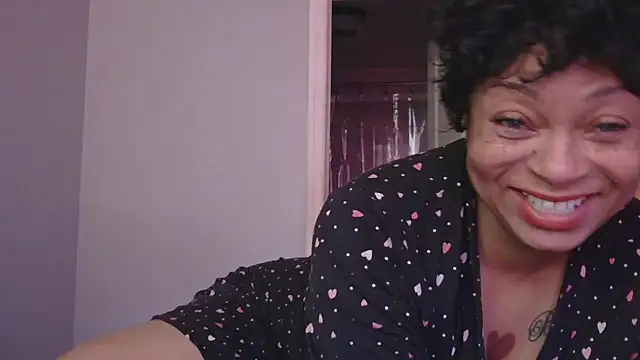 Snapshot of MSweetLindaParks chatting on October 15, 2025, 12:16 pm MSweetLindaParks online show from October 15, 2025, 12:16 pm