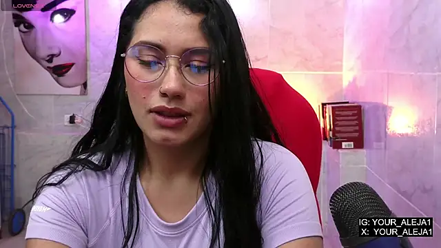 LauraRuiz1 online show from May 15, 2026, 11:34 pm