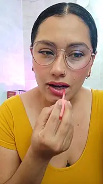 LauraRuiz1 online show from May 29, 2026, 2:09 am