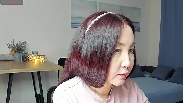 AvroraSakura online show from February 7, 2025, 4:24 pm