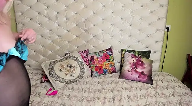 Snapshot of DoraMay chatting on February 7, 2025, 10:41 pm DoraMay online show from February 7, 2025, 10:41 pm