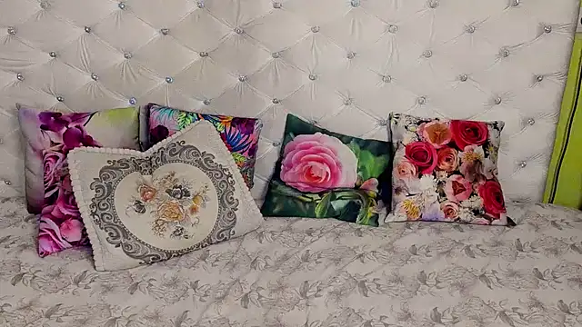 Snapshot of DoraMay chatting on November 24, 2025, 7:35 pm DoraMay online show from November 24, 2025, 7:35 pm