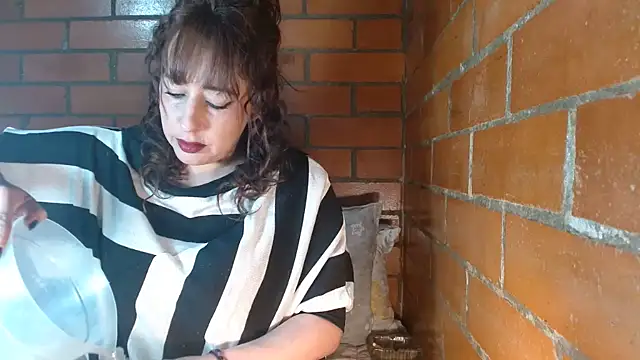 Snapshot of jenniferS_ chatting on January 4, 2025, 4:00 pm jenniferS online show from January 4, 2025, 4:00 pm