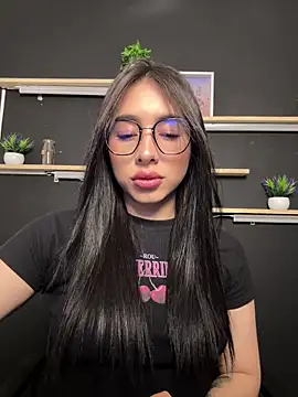 isabella jade online show from December 4, 2025, 10:40 pm