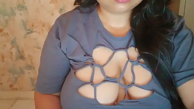 Snapshot of yoursnishaa chatting on May 5, 2026, 12:57 pm yoursnishaa online show from May 5, 2026, 12:57 pm