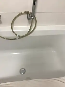 sexy l o  online show from November 12, 2025, 7:42 am