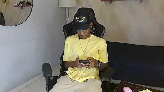 ManSant online show from October 17, 2025, 3:36 pm