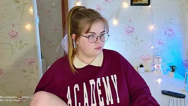 sinnamon  online show from November 3, 2025, 4:41 pm