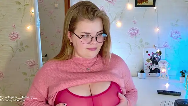 sinnamon  online show from November 7, 2025, 4:18 pm