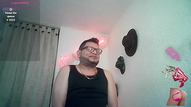 Snapshot of SexDiffrent chatting on September 13, 2025, 9:03 pm SexDiffrent online show from September 13, 2025, 9:03 pm