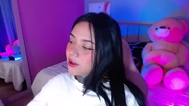 Snapshot of kim_blake chatting on December 14, 2024, 10:56 am kim blake online show from December 14, 2024, 10:56 am