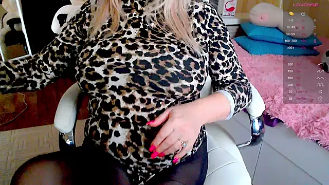 Snapshot of PamHardFuck chatting on February 22, 2025, 11:46 am PamHardFuck online show from February 22, 2025, 11:46 am