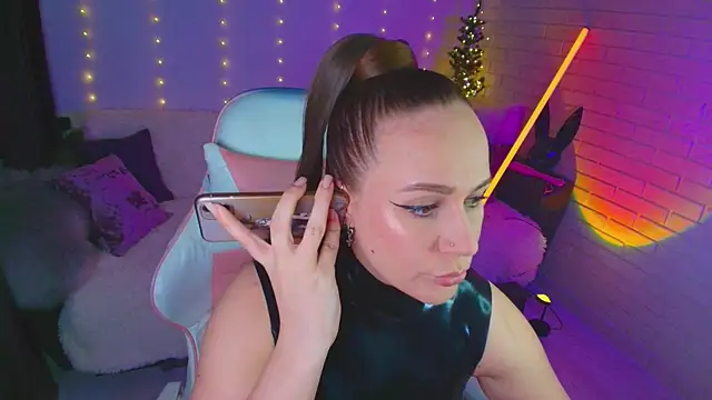 pepper cat  online show from April 13, 2026, 10:37 pm