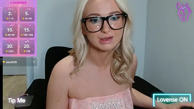 Snapshot of chelseablonde chatting on November 13, 2025, 3:55 pm chelseablonde online show from November 13, 2025, 3:55 pm