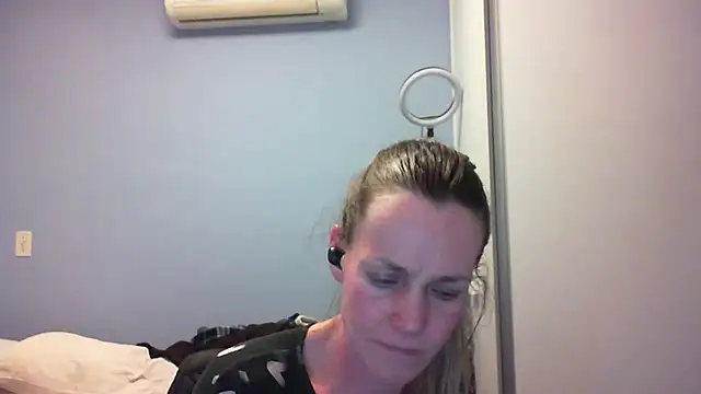 Annylove1 online show from October 27, 2025, 12:04 am