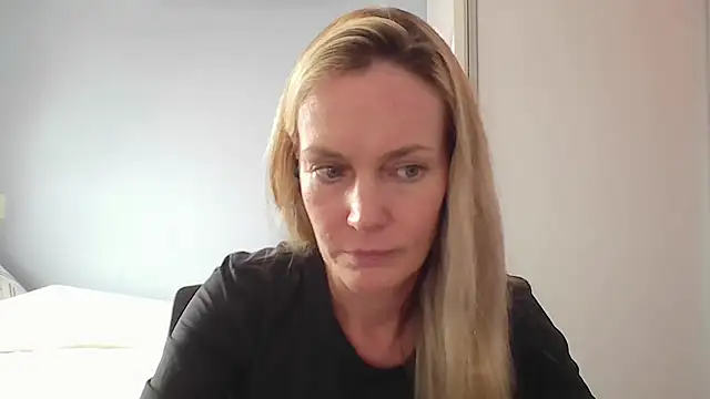 Annylove1 online show from February 11, 2026, 4:56 pm