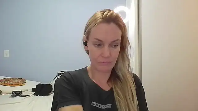 Annylove1 online show from April 10, 2026, 12:21 pm