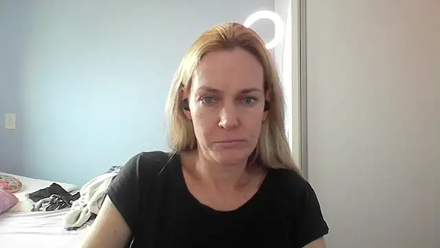 Annylove1 online show from May 8, 2026, 12:21 pm