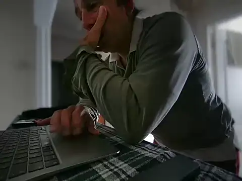 Snapshot of ALPHANDRE chatting on February 21, 2026, 8:04 am ALPHANDRE online show from February 21, 2026, 8:04 am