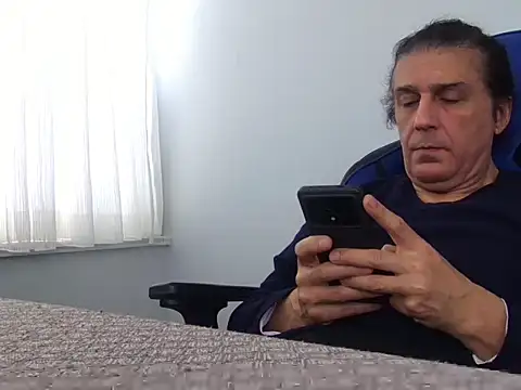 Snapshot of ALPHANDRE chatting on April 4, 2026, 7:28 am ALPHANDRE online show from April 4, 2026, 7:28 am