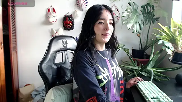 cat salo online show from April 18, 2026, 10:10 pm