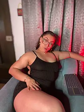 Snapshot of Im_sophiie chatting on March 18, 2025, 9:20 am Im sophiie online show from March 18, 2025, 9:20 am