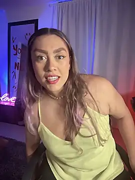 Snapshot of Im_sophiie chatting on November 8, 2025, 6:02 am Im sophiie online show from November 8, 2025, 6:02 am