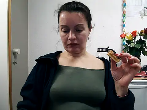 Snapshot of LoveNBloom chatting on December 31, 2024, 8:45 pm LoveNBloom online show from December 31, 2024, 8:45 pm