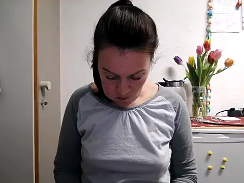 Snapshot of LoveNBloom chatting on January 11, 2025, 6:44 pm LoveNBloom online show from January 11, 2025, 6:44 pm