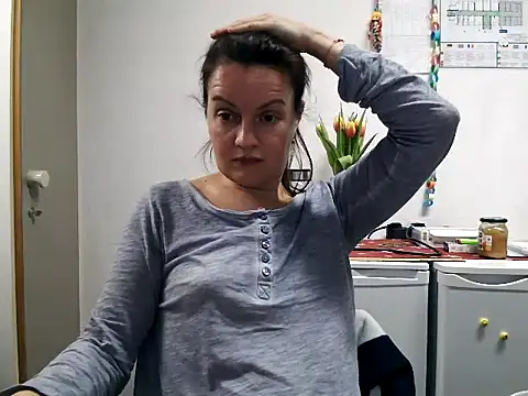 Snapshot of LoveNBloom chatting on February 20, 2025, 8:14 pm LoveNBloom online show from February 20, 2025, 8:14 pm