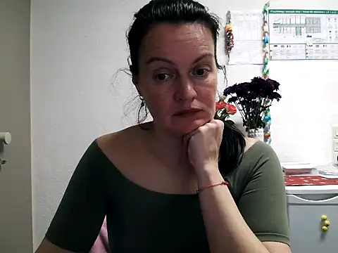 Snapshot of LoveNBloom chatting on March 8, 2025, 6:16 pm LoveNBloom online show from March 8, 2025, 6:16 pm