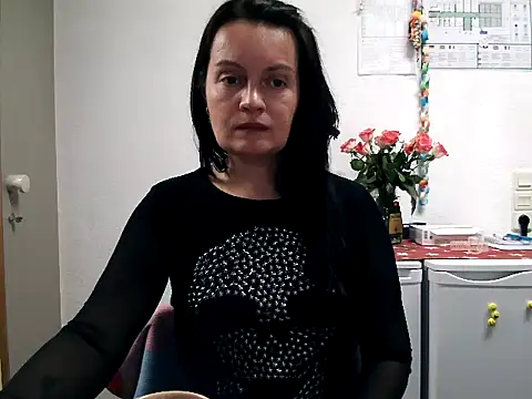 Snapshot of LoveNBloom chatting on March 9, 2025, 6:32 pm LoveNBloom online show from March 9, 2025, 6:32 pm