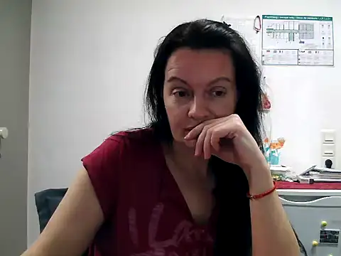 Snapshot of LoveNBloom chatting on March 11, 2026, 6:58 pm LoveNBloom online show from March 11, 2026, 6:58 pm