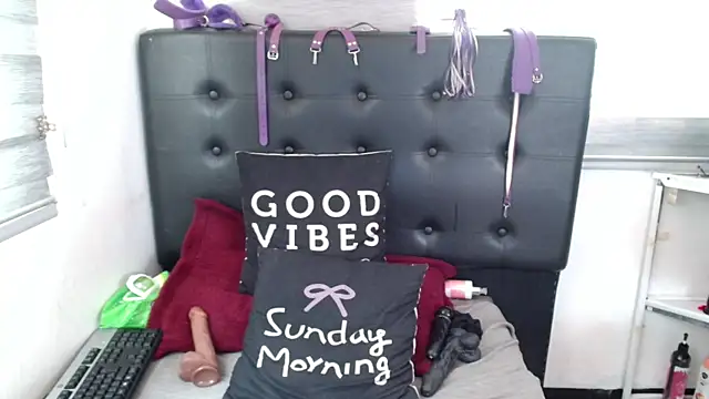 Snapshot of VIOLETTA-HOT chatting on February 27, 2025, 4:43 pm VIOLETTA-HOT online show from February 27, 2025, 4:43 pm