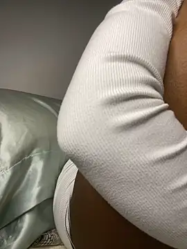  yisela  online show from March 19, 2026, 12:25 am