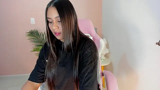 Snapshot of Ciara8 chatting on October 4, 2025, 2:20 am Ciara8 online show from October 4, 2025, 2:20 am