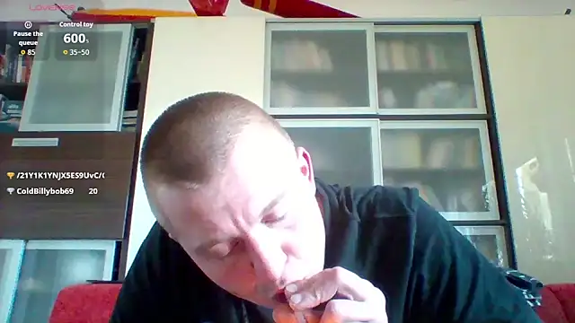 Matttthees online show from November 18, 2025, 9:25 am