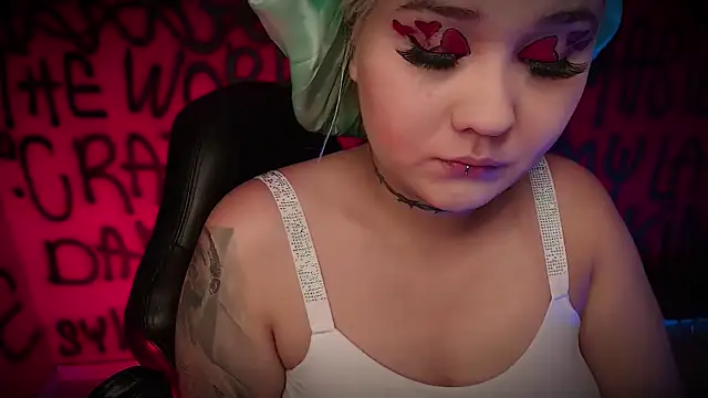 Laura takint online show from February 14, 2025, 4:09 pm