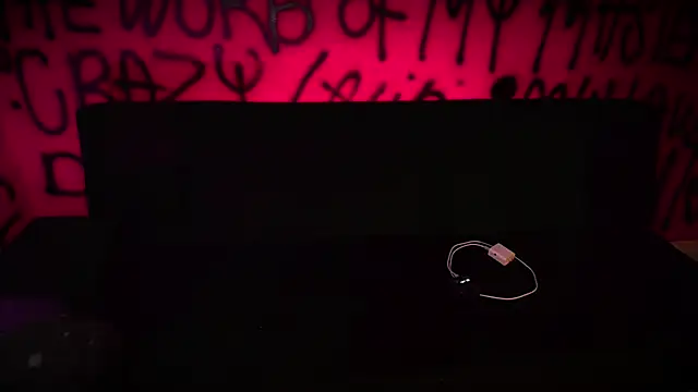 Laura takint online show from February 26, 2025, 4:03 pm