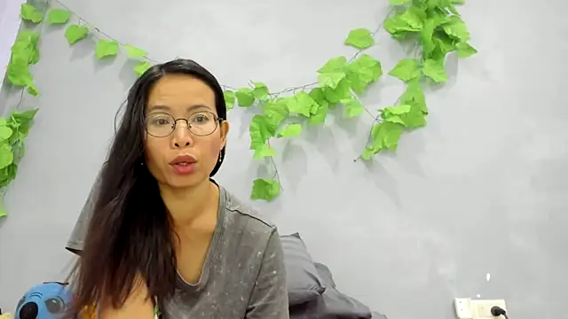 loveley jenny online show from April 9, 2026, 11:15 am