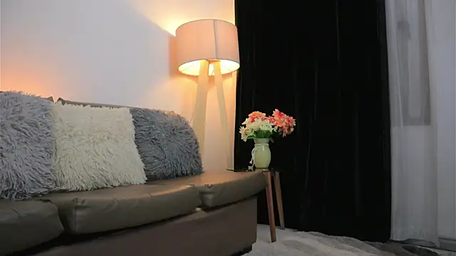 Valeriestyle online show from March 12, 2026, 4:07 am