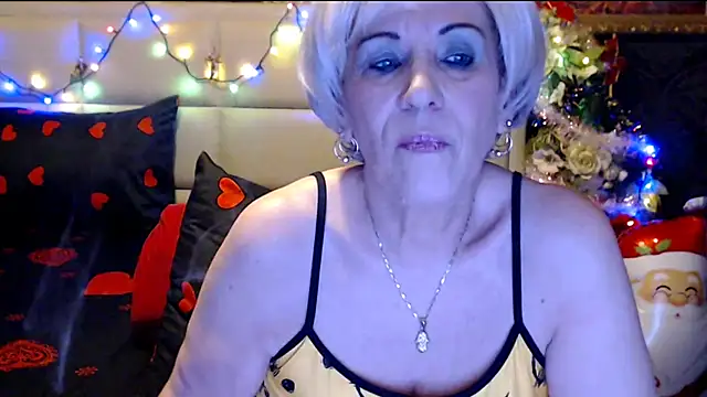 Snapshot of HappyWomanOn chatting on December 14, 2024, 10:24 am HappyWomanOn online show from December 14, 2024, 10:24 am