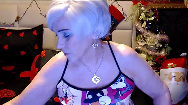 Snapshot of HappyWomanOn chatting on December 15, 2024, 7:31 pm HappyWomanOn online show from December 15, 2024, 7:31 pm