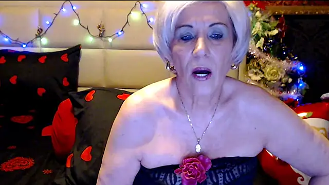 Snapshot of HappyWomanOn chatting on December 16, 2024, 9:35 am HappyWomanOn online show from December 16, 2024, 9:35 am